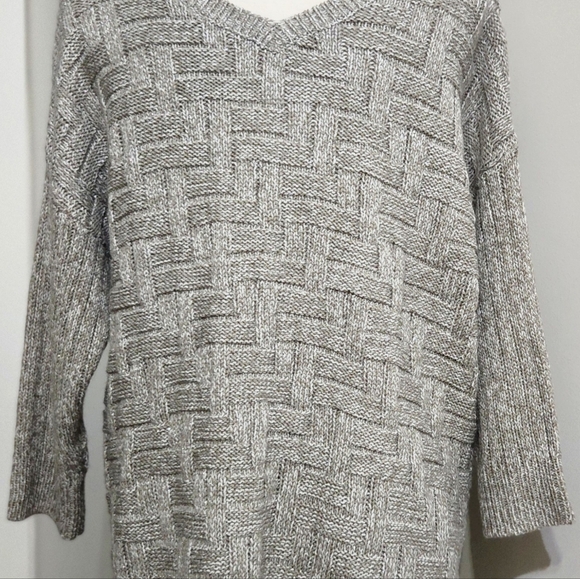 Lane Bryant sweater V front and back neck Size 14/16 silver thread interwoven - Picture 4 of 7